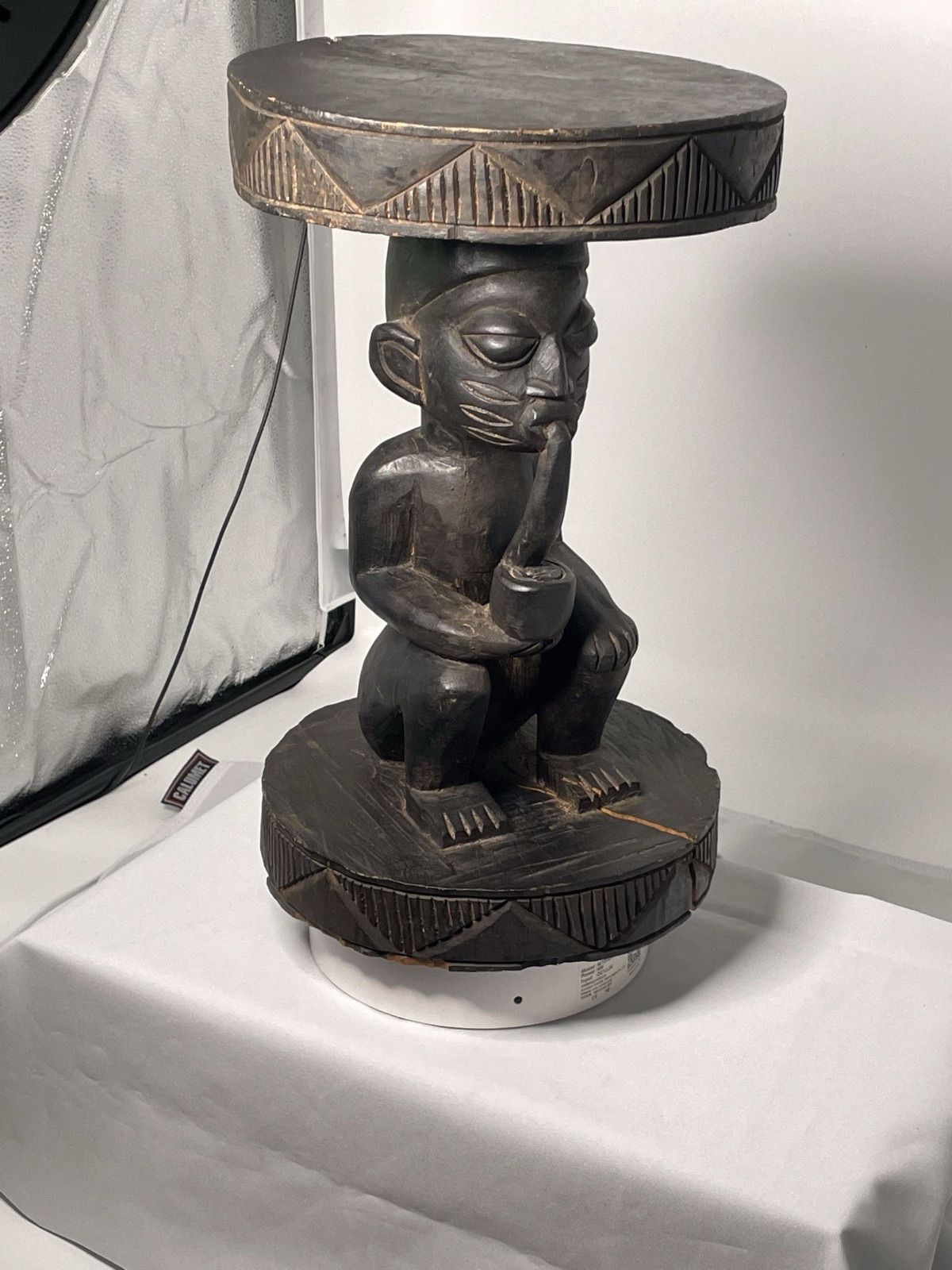 Studio photogrammetry documentation of a stool connected to Yoruba material culture research.